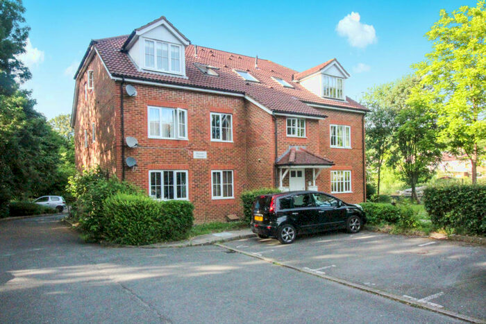 1 Bedroom Ground Flat To Rent In Ashen Vale, Whyteleafe, CR3