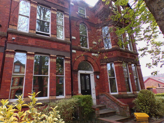 2 Bedroom Apartment To Rent In Ivanhoe Road, L17