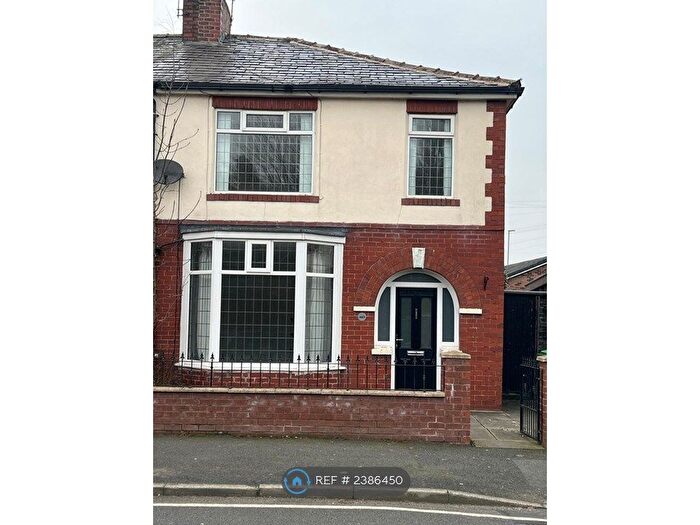 3 Bedroom Semi-Detached House To Rent In Roman Road, Oldham, OL8