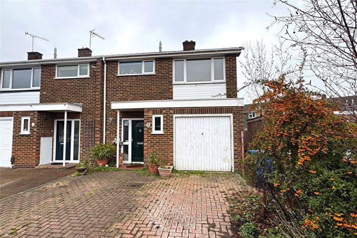 3 Bedroom Detached House For Sale In Avon Close, Farnborough, Hampshire, GU14