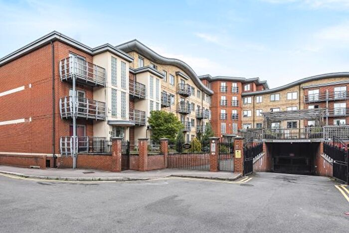 2 Bedroom Apartment For Sale In Quadrant Court, Jubilee Square, Reading, RG1
