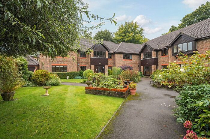 2 Bedroom Flat To Rent In Edgeborough Court, Upper Edgeborough Road, Guildford, GU1