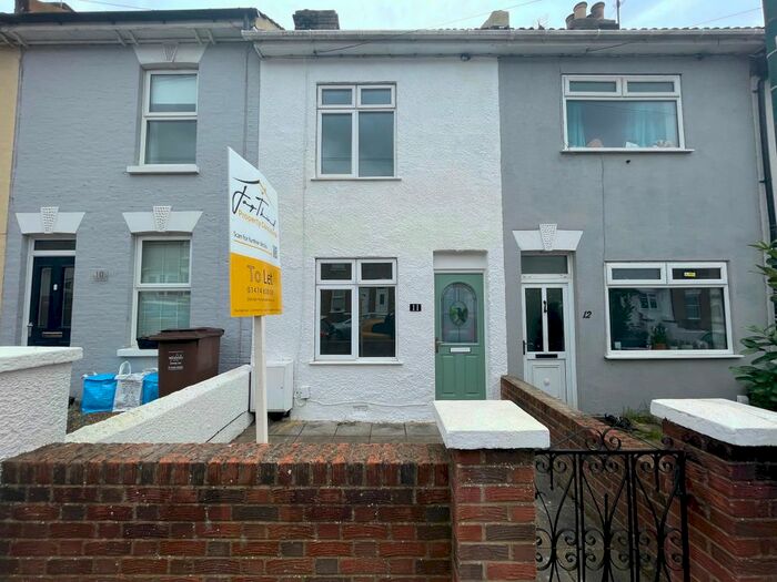 3 Bedroom Terraced House To Rent In Bowes Road, Strood, Rochester, ME2