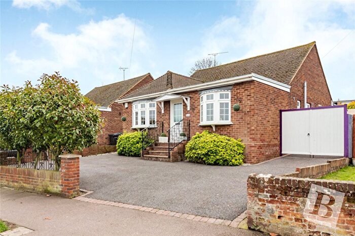 3 Bedroom Bungalow For Sale In Lower Higham Road, Chalk, Gravesend, DA12