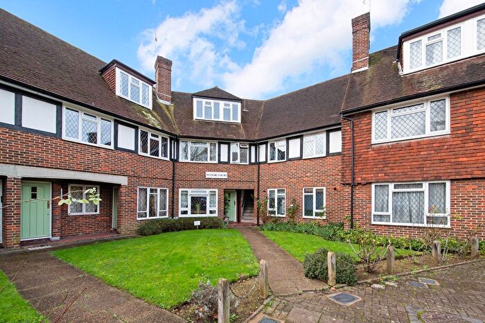 2 Bedroom Flat To Rent In Station Approach, Hinchley Wood, KT10