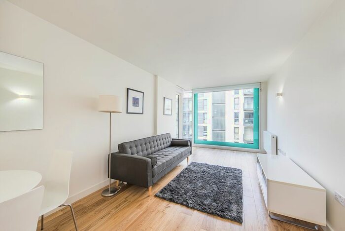 1 Bedroom Flat To Rent In Station Approach, Hayes UB3