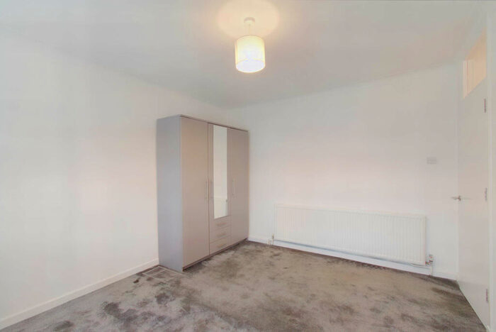 1 Bedroom Flat For Sale In Lincoln Close, South Norwood, SE25