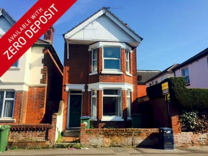 4 Bedroom House To Rent In Harborough Road, Polygon, SO15