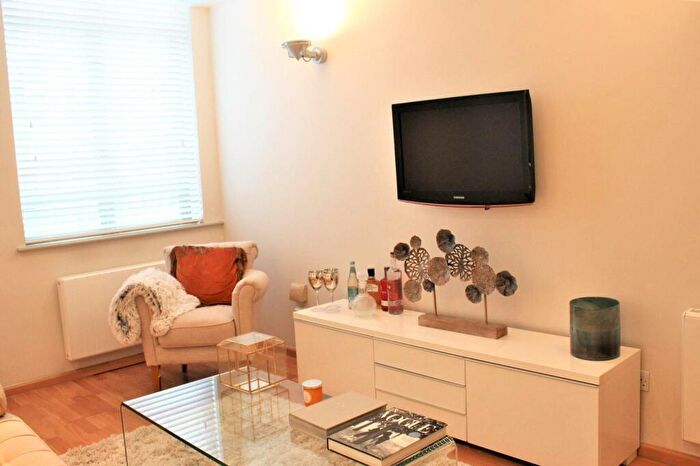 1 Bedroom Flat To Rent In City Road, Old Street, London, EC1V