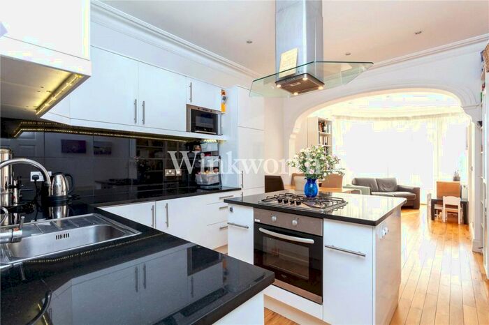3 Bedroom Apartment To Rent In Woodstock Avenue, London, NW11