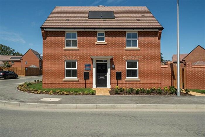 3 Bedroom Semi-Detached House To Rent In Bedroom Semi Detached House In Bugle Grove, Finchampstead, RG40