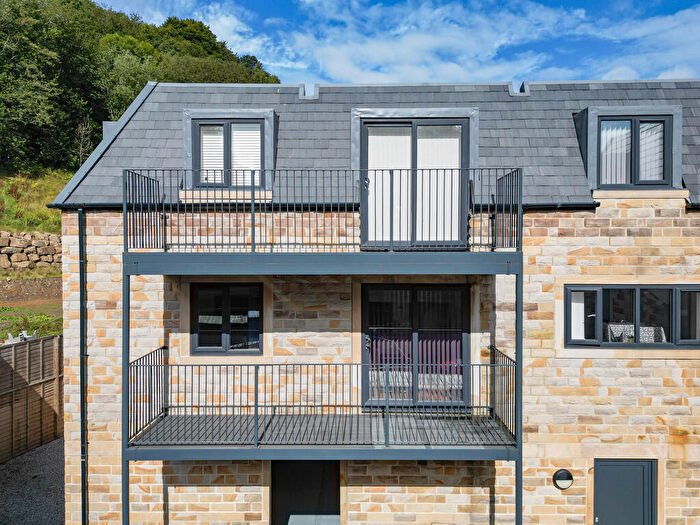 2 Bedroom Apartment For Sale In Rockery Lane, Todmorden, OL14
