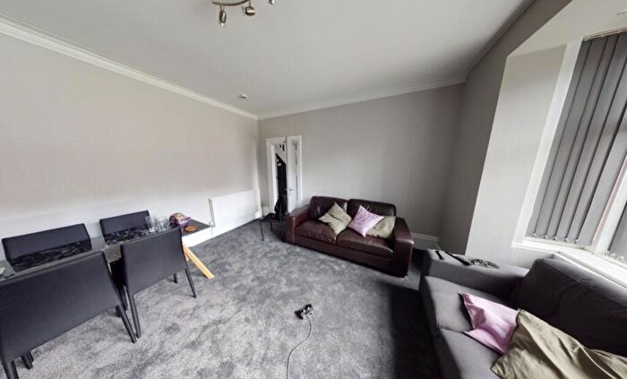 6 Bedroom House To Rent In Headingley Avenue, Leeds, LS6