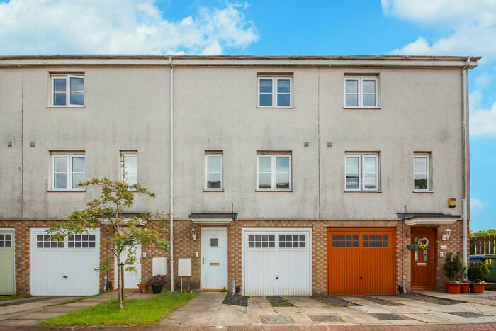 3 Bedroom Town House To Rent In Queens Crescent, Eliburn, Livingston, EH54