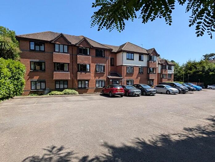 1 Bedroom Flat To Rent In Woking, Surrey, GU22