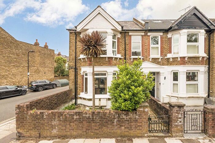 2 Bedroom Flat For Sale In Murray Road, Ealing, W5