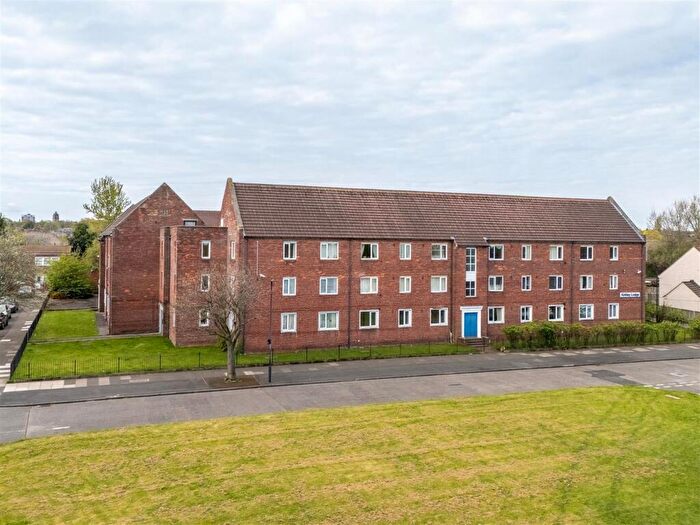 3 Bedroom Flat For Sale In Park Avenue, Gosforth, Newcastle Upon Tyne, NE3