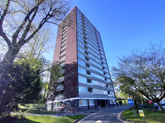 2 Bedroom Flat For Sale In Warwick Crest, Birmingham, B15