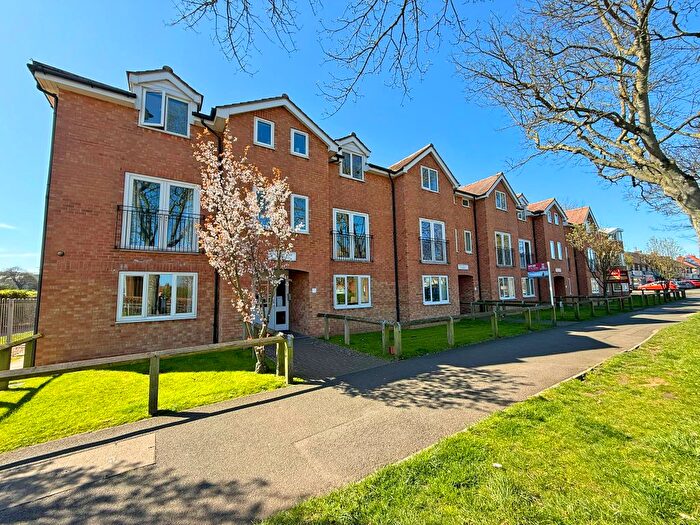 2 Bedroom Flat For Sale In North Leas Avenue, Scarborough, YO12
