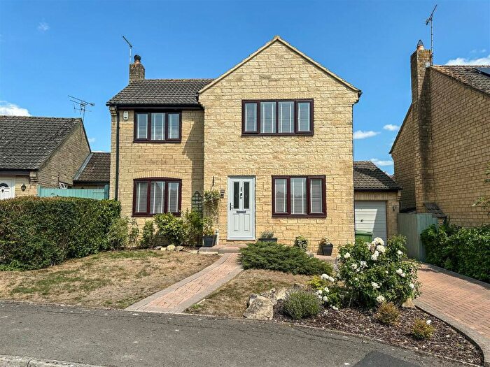 3 Bedroom Detached House For Sale In Hanks Close, Malmesbury, SN16