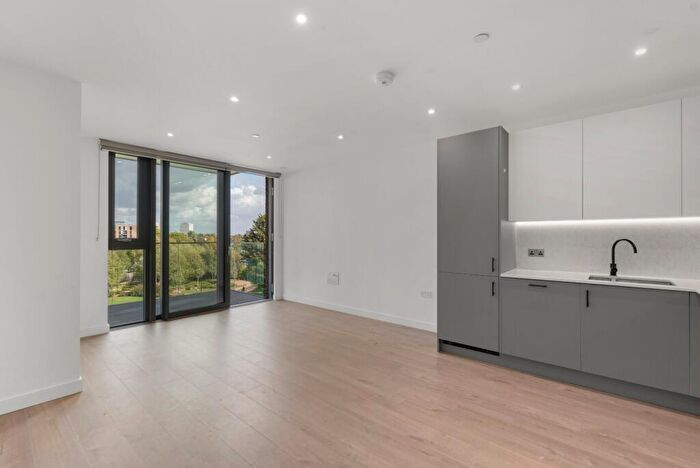 2 Bedroom Flat To Rent In Willowbrook House, Coster Avenue, N4