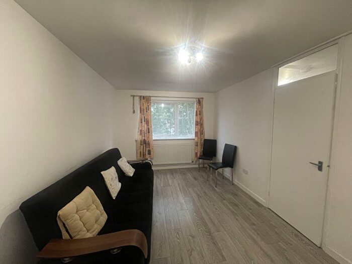 1 Bedroom Flat To Rent In Huxley Close, Northolt, UB5