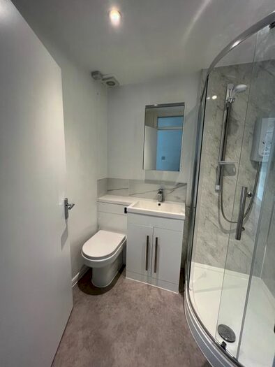 2 Bedroom Bungalow To Rent In Marina Close, Brixham, TQ5