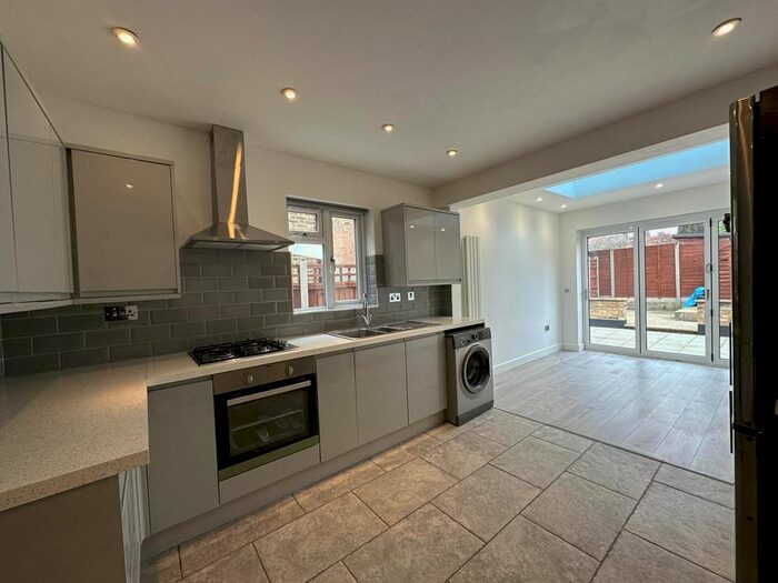 2 Bedroom Flat To Rent In Loxwood Road, London, N17