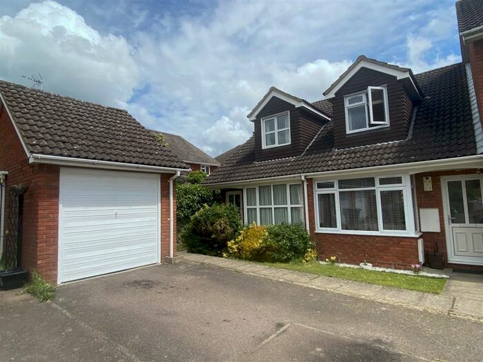 2 Bedroom End Of Terrace House To Rent In Coral Close, Eaton Bray, LU6
