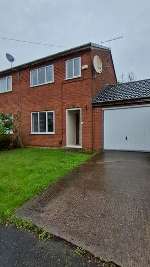 3 Bedroom Semi-Detached House To Rent In Coronation Crescent, Preston, PR1