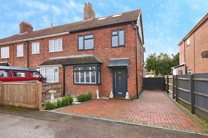 4 Bedroom Semi Detached House For Sale In The Crescent, Andover, SP10