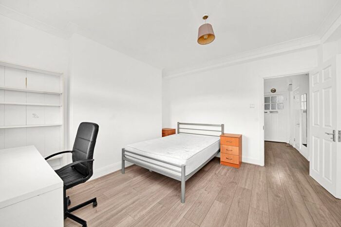 3 Bedroom Flat To Rent In Parkhurst Court, Warlters Road, N7