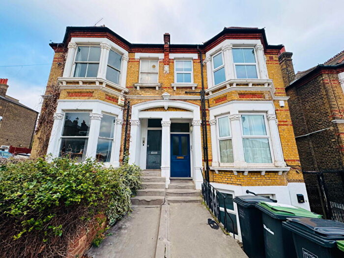 2 Bedroom Flat To Rent In Pepys Road, London, SE14