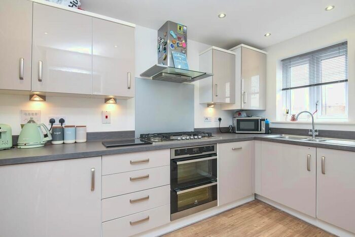 4 Bedroom End Of Terrace House To Rent In Newbury, Berkshire, RG14