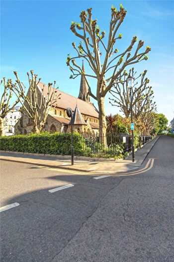 1 Bedroom Apartment For Sale In Redcliffe Square, London, SW10