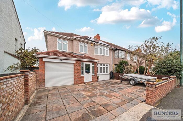 4 Bedroom Semi Detached House For Sale In Long Lane, Bexleyheath, DA7