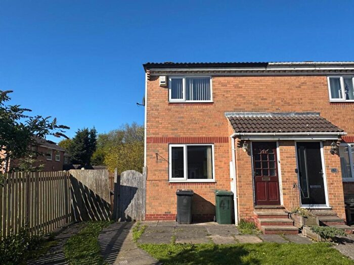 3 Bedroom Semi Detached House To Rent In Burberry Close, Bierley, Bradford, BD4