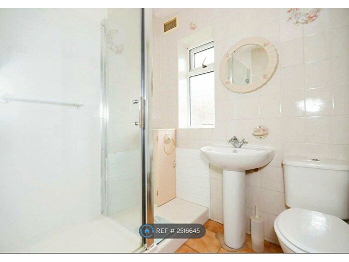 2 Bedroom End Of Terrace House To Rent In Bole Hill Lane, Sheffield, S10