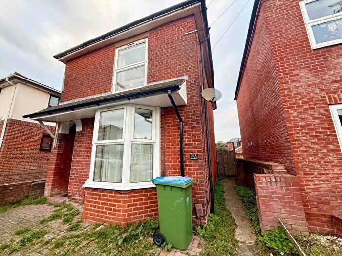 2 Bedroom Flat To Rent In Padwell Road, Portswood, Southampton, SO14