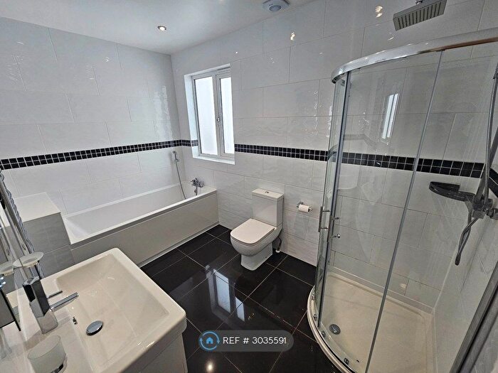 2 Bedroom Flat To Rent In Bayview Apartments, Torquay, TQ1
