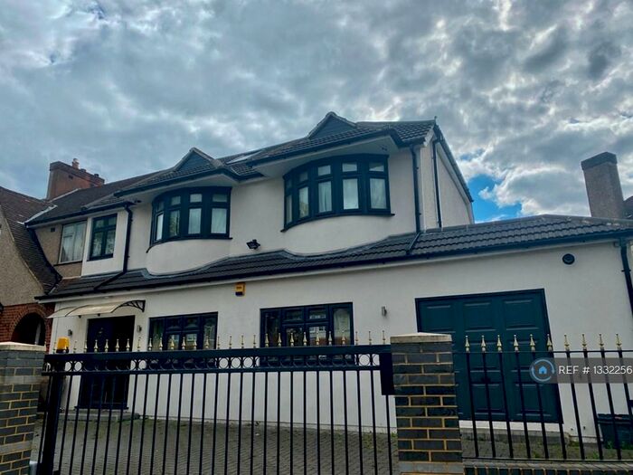 5 Bedroom Semi-Detached House To Rent In Thurleston Avenue, Morden, SM4