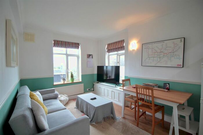 1 Bedroom Flat To Rent In Brixton Hill, London, SW2