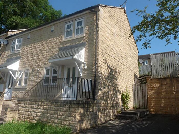 2 Bedroom Town House To Rent In Camwood Court, East Morton, Keighley, BD20