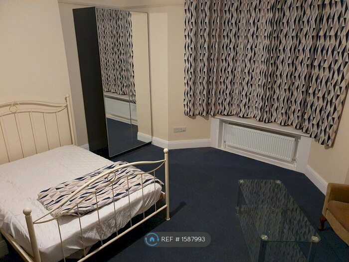 Studio To Rent In Studio, Derby, DE23