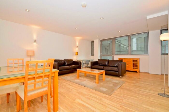 2 Bedroom Apartment To Rent In Plumbers Row, Aldgate East, E1