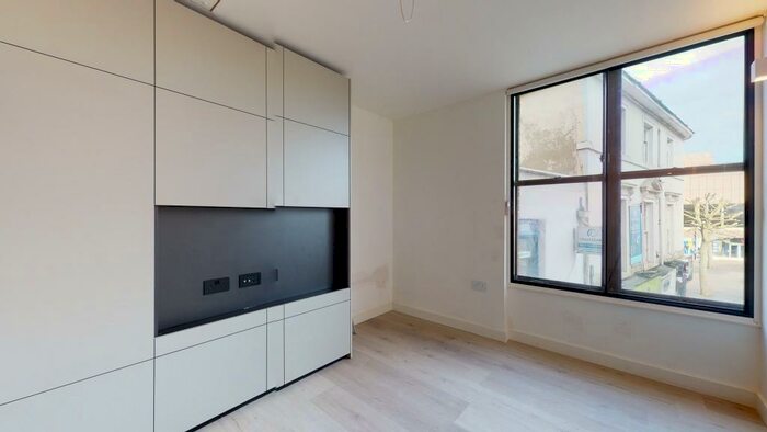 Studio To Rent In George Street, LU1