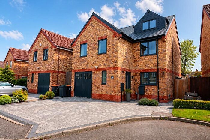 5 Bedroom Detached House For Sale In Chiltern Road, Barton Le Clay, Bedfordshire, MK45