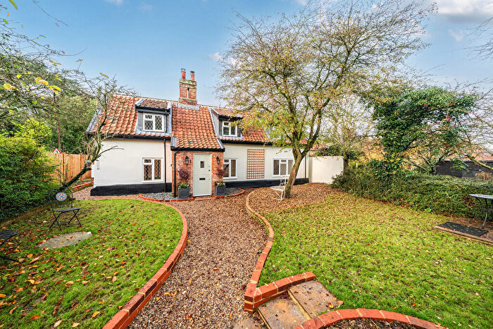 2 Bedroom Detached House For Sale In Hunstead Lane, Brooke, NR15