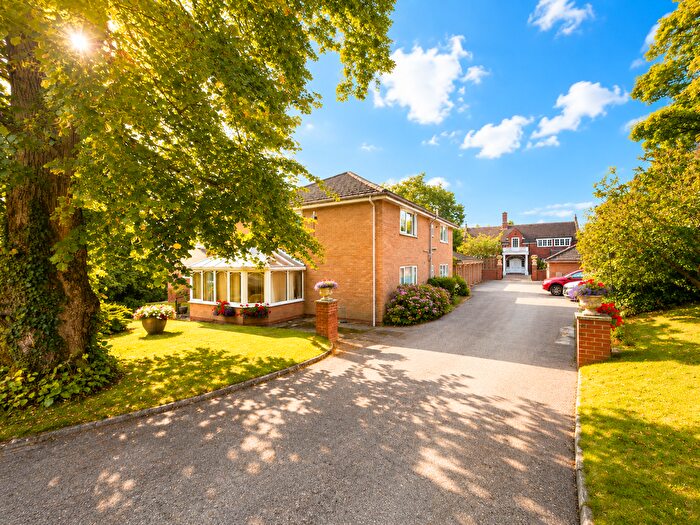 2 Bedroom Flat For Sale In Buxton Road West, Disley, Stockport, SK12
