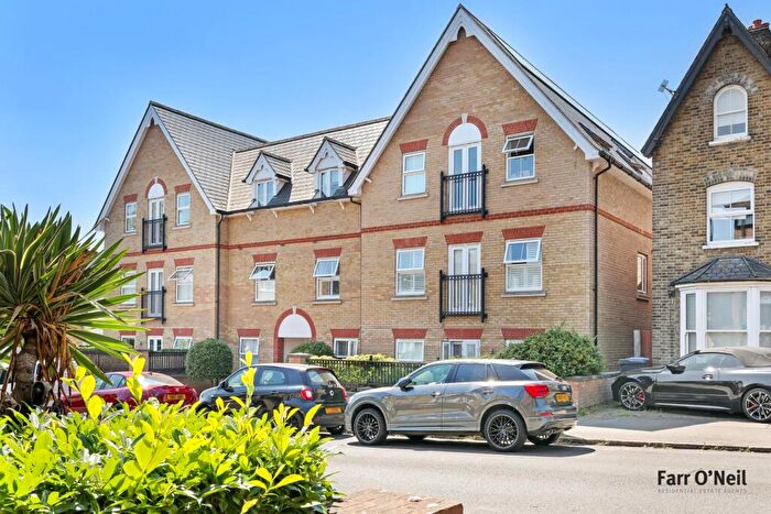 2 Bedroom Apartment For Sale In Queens Road, Buckhurst Hill, IG9